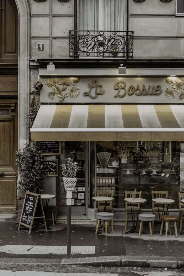 Discover the Best Cafes Near the Eiffel Tower