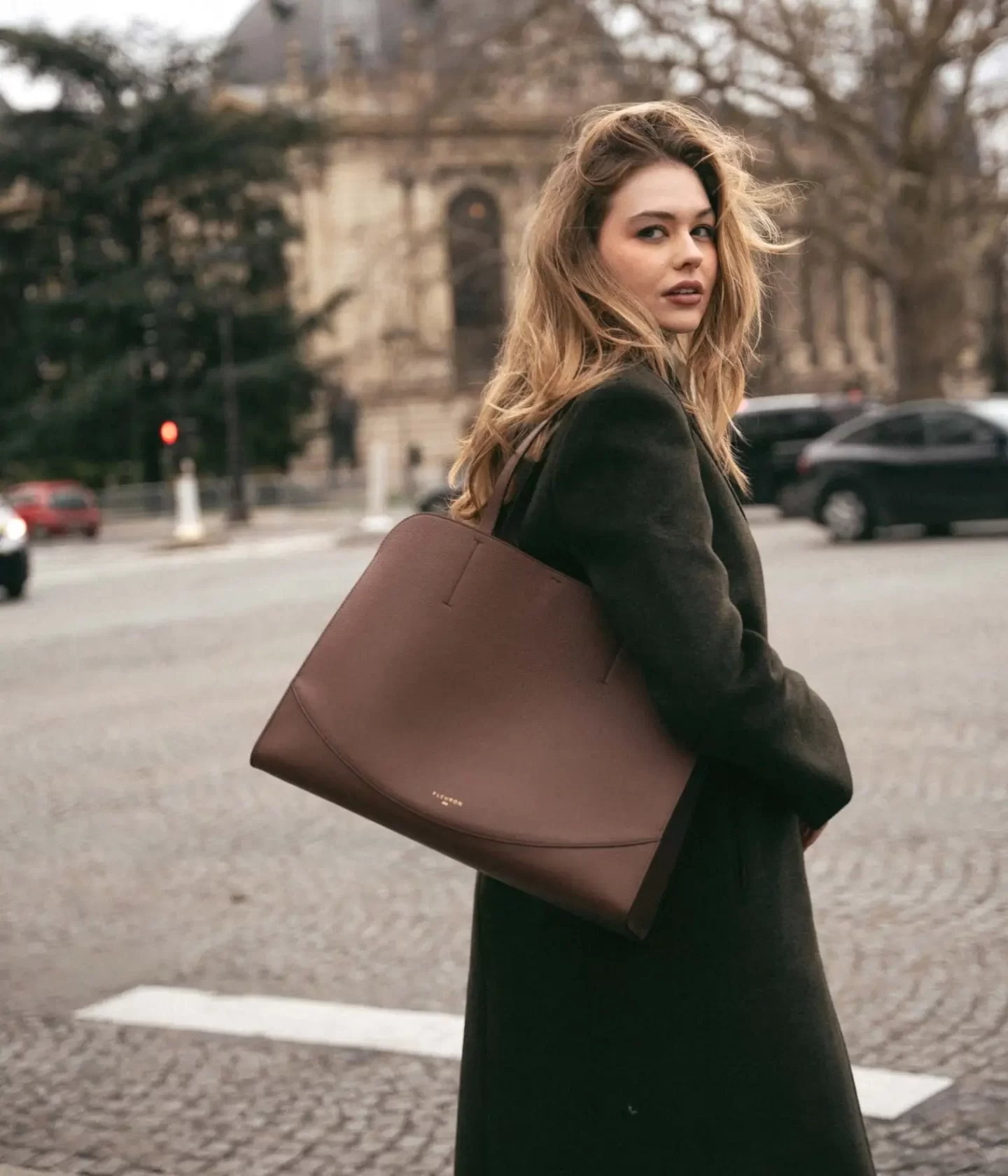 Parisian handbag fleuron