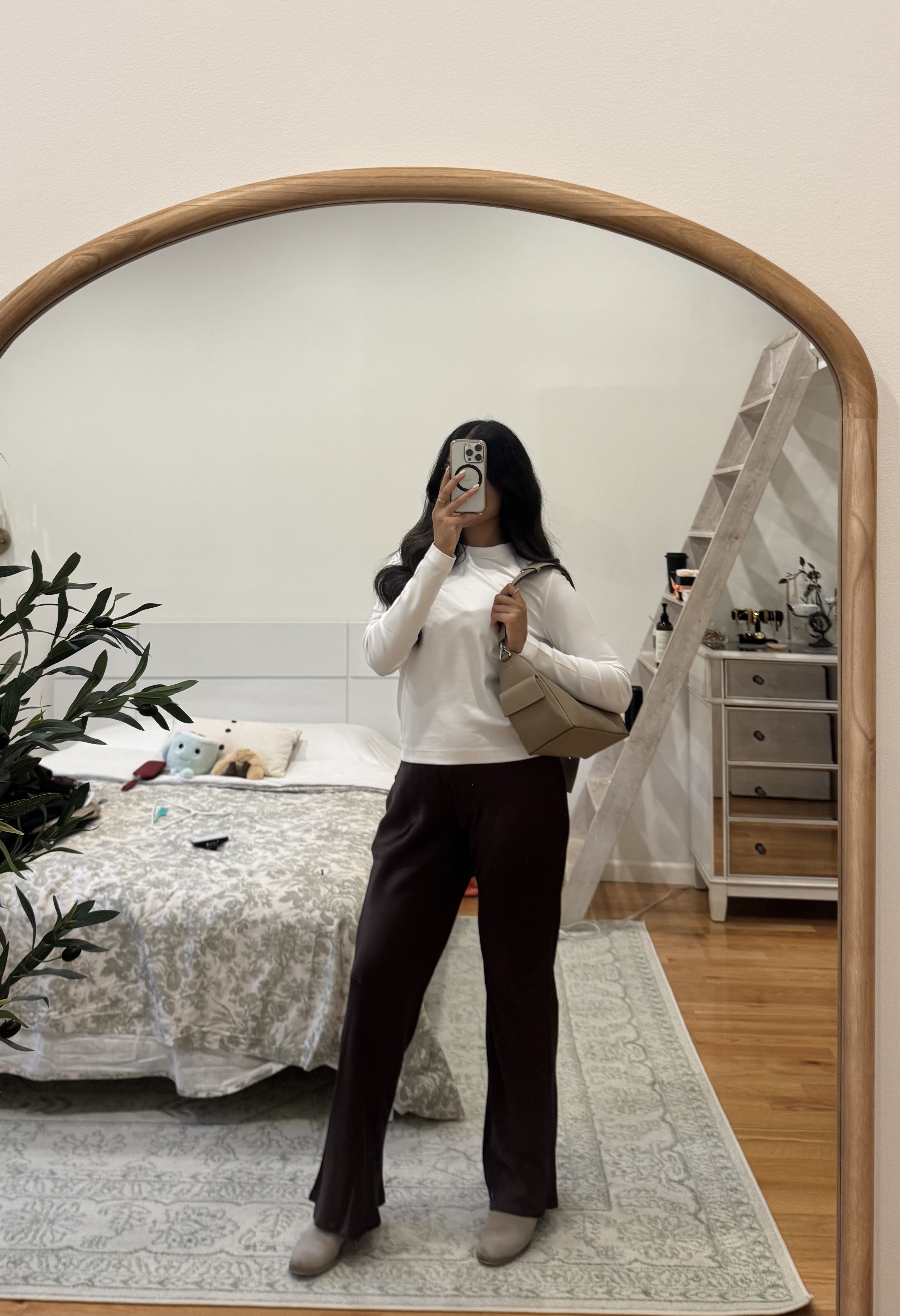 basic French capsule wardrobe pieces