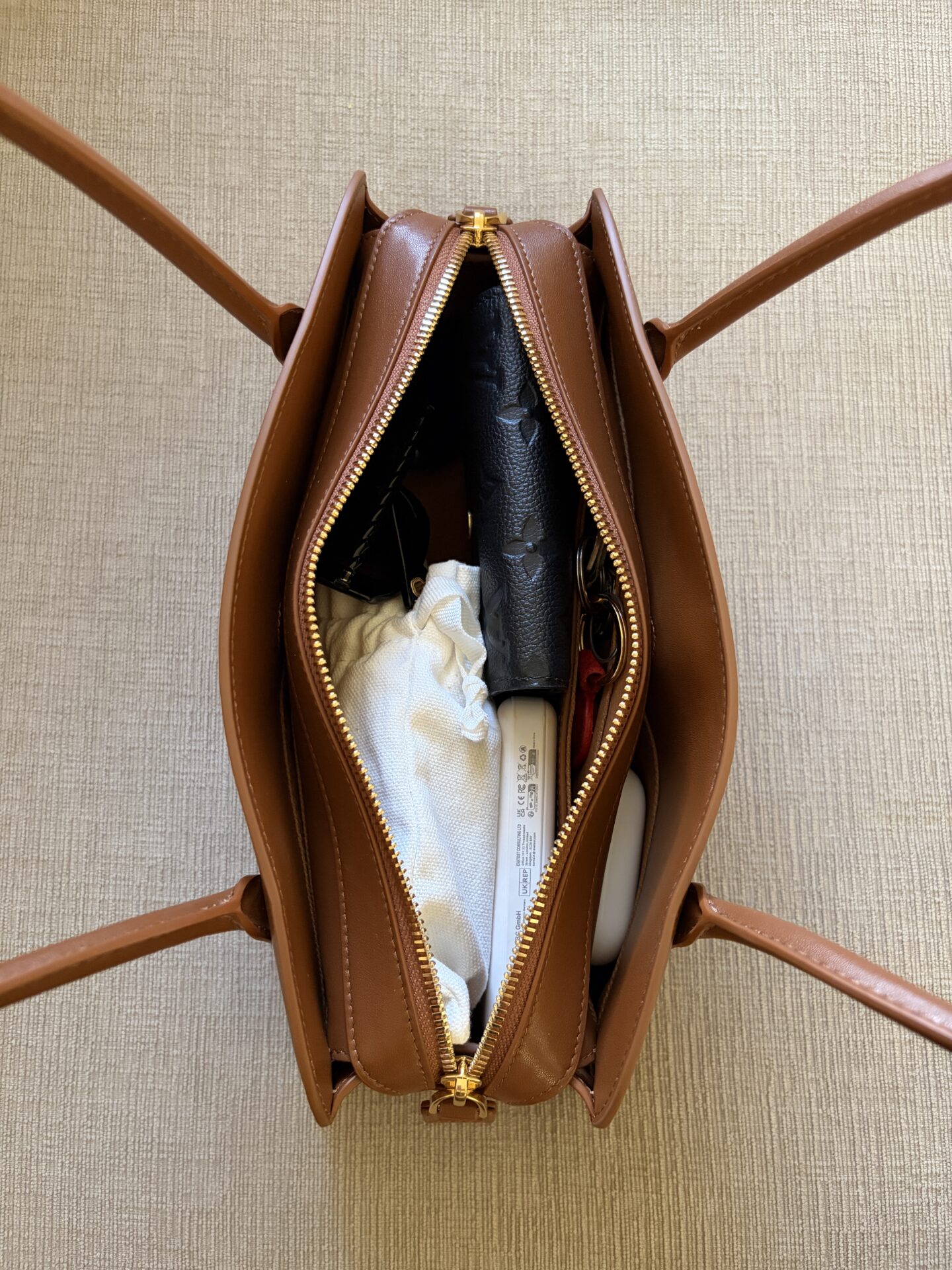 What fits inside the Parisa Wang Gabrielle Shoulder Bag